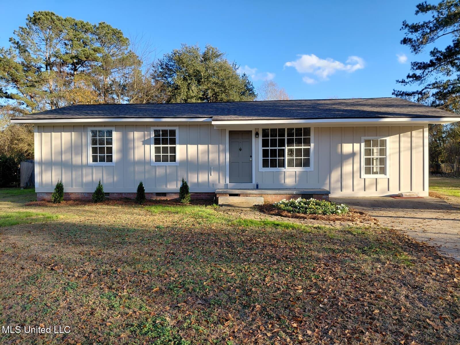 352 Beverly Circle Crystal Springs, MS 39059 - Photo 2 of 27 WhatsApp Image 2026-01-22 at 19.30.53 (1