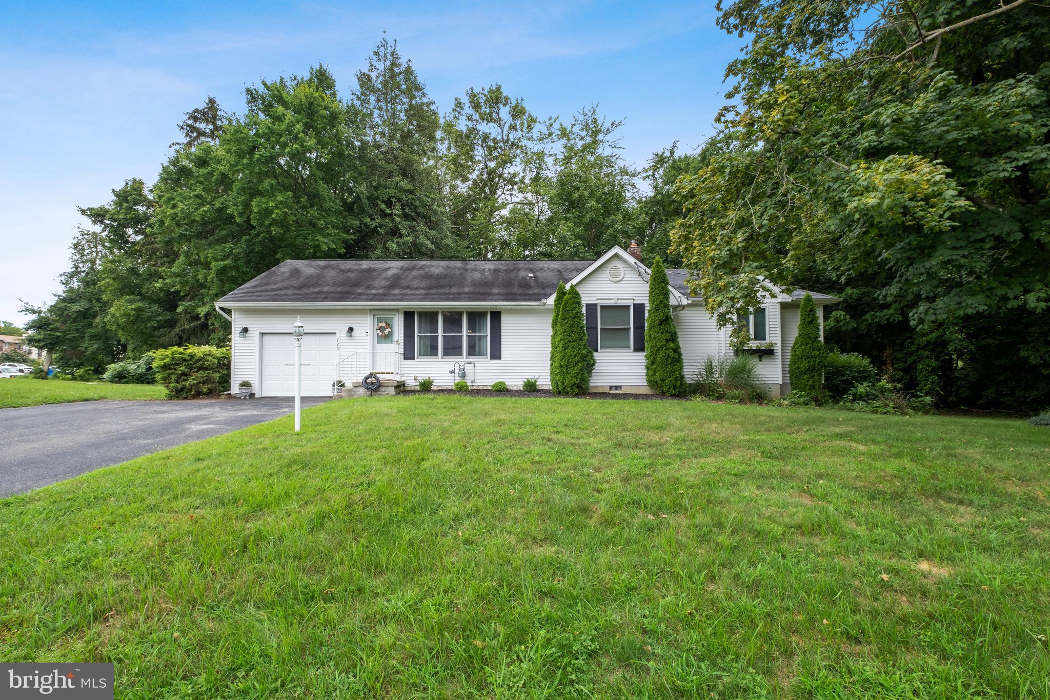 726 Chews Landing Road Clementon, NJ 08021 - Photo 2 of 22