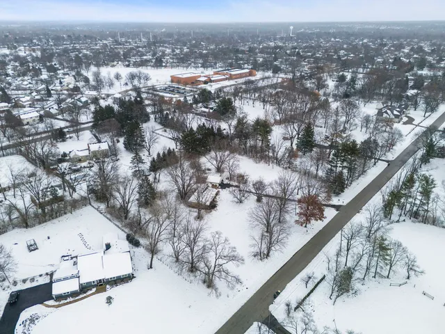 $399,900 | 27W264 80th Street, Naperville, IL 60565