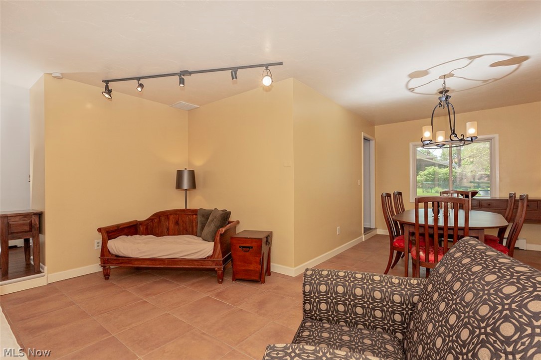 4536 Anderson Road Cleveland, OH 44121 - Photo 12 of 35