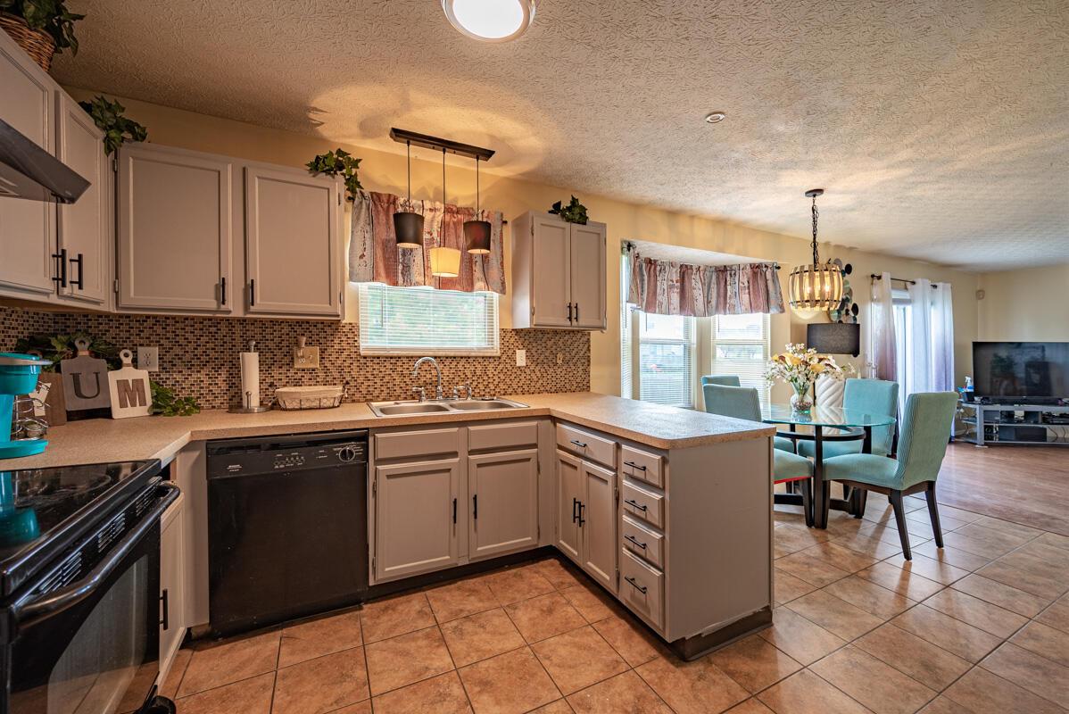 2974 Tracer Road Columbus, OH 43232 - Photo 3 of 15 Gallery Image 3