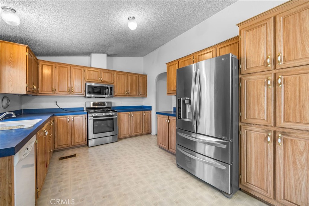 22265 Marquez Road Perris, CA 92570 - Photo 8 of 31