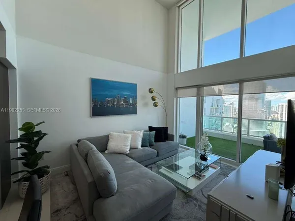 $4,900 | 41 Southeast 5th Street, Unit 2307, Miami, FL 33131