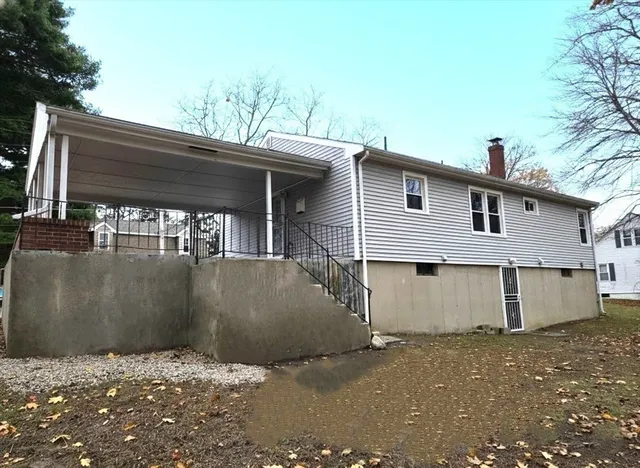 a view of a house with a garage