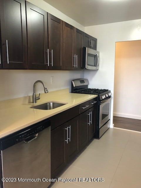 10 Ocean Boulevard, Unit 2D Atlantic Highlands, NJ 07716 - Photo 4 of 11 Generous counter & cabinet space