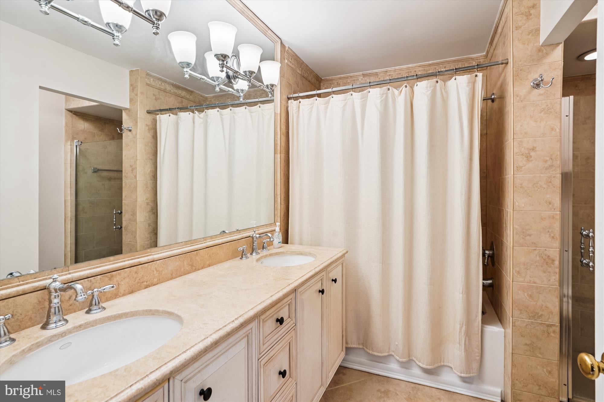 3922 North Glebe Road Arlington, VA 22207 - Photo 30 of 46 Primary Bath