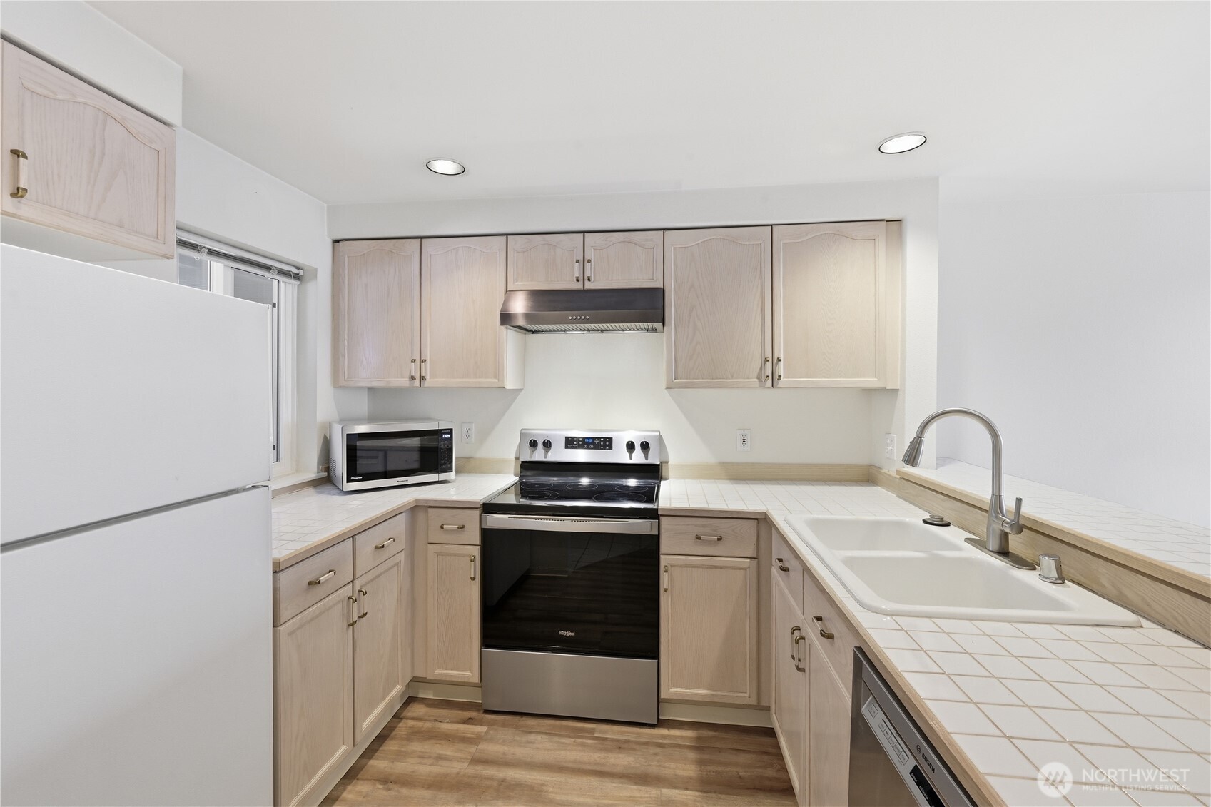 15711 Waynita Way Northeast, Unit H301 Bothell, WA 98011 - Photo 10 of 30