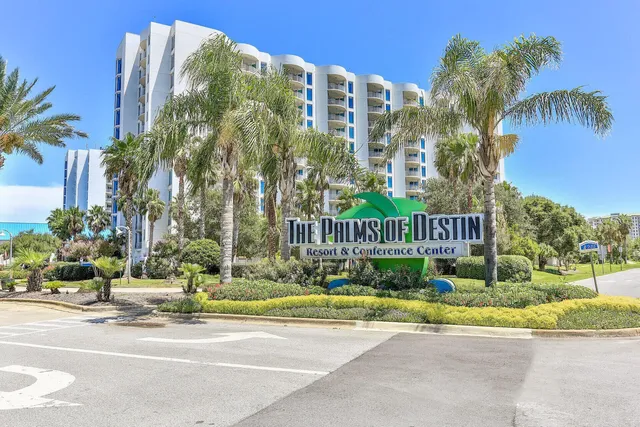 a view of a tennis court