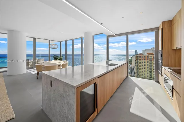 $3,500,000 | 2000 South Ocean Drive, Unit 18B, Hallandale Beach, FL 33009