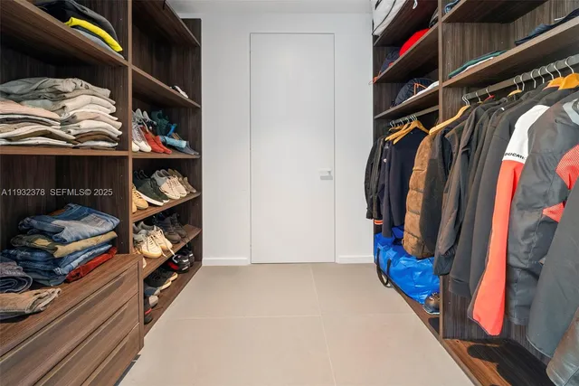 $3,500,000 | 2000 South Ocean Drive, Unit 18B, Hallandale Beach, FL 33009