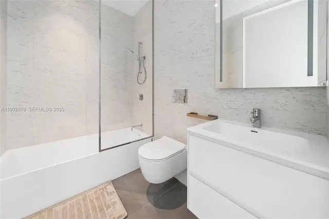 $3,500,000 | 2000 South Ocean Drive, Unit 18B, Hallandale Beach, FL 33009