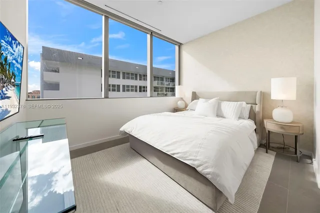 $3,500,000 | 2000 South Ocean Drive, Unit 18B, Hallandale Beach, FL 33009