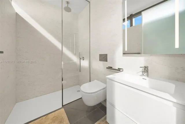 $3,500,000 | 2000 South Ocean Drive, Unit 18B, Hallandale Beach, FL 33009