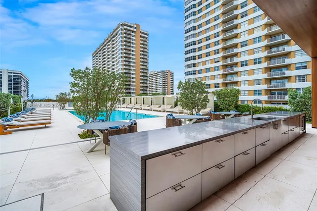 $3,500,000 | 2000 South Ocean Drive, Unit 18B, Hallandale Beach, FL 33009