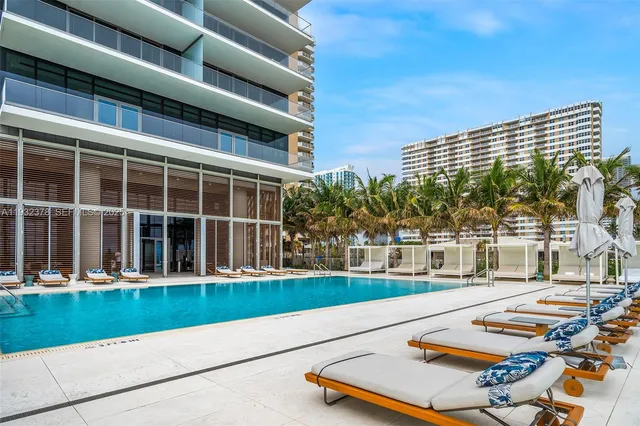 $3,500,000 | 2000 South Ocean Drive, Unit 18B, Hallandale Beach, FL 33009