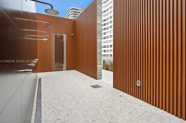 $3,500,000 | 2000 South Ocean Drive, Unit 18B, Hallandale Beach, FL 33009