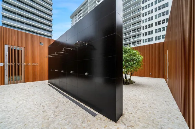 $3,500,000 | 2000 South Ocean Drive, Unit 18B, Hallandale Beach, FL 33009