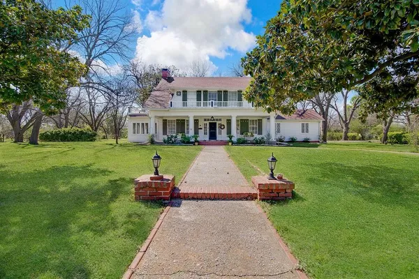 a front view of house with yard
