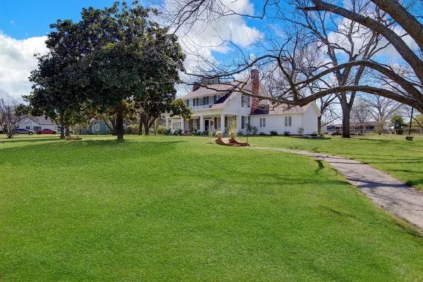 a view of a house with a big yard