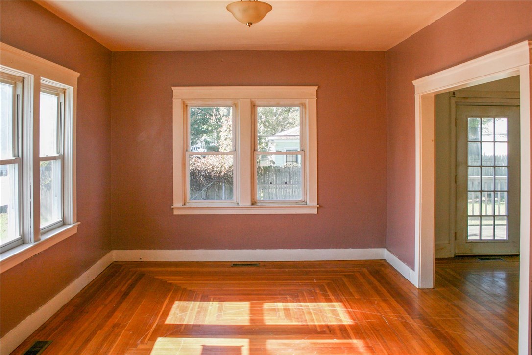 651 Post Road Warwick, RI 02888 - Photo 4 of 13 Gallery Image 4