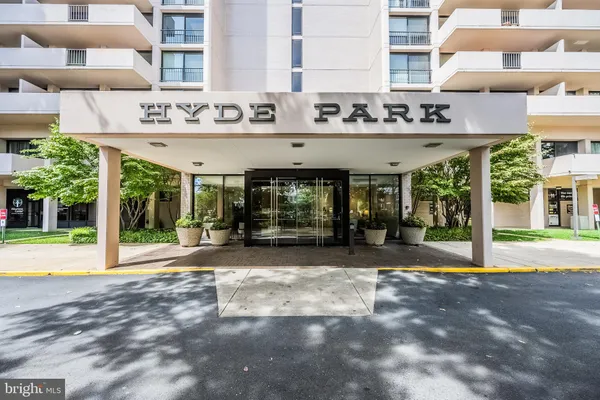 $2,000 | 4141 North Henderson Road, Unit 822, Arlington, VA 22203