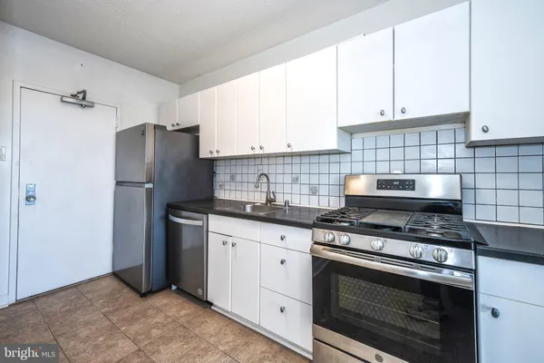 $2,000 | 4141 North Henderson Road, Unit 822, Arlington, VA 22203