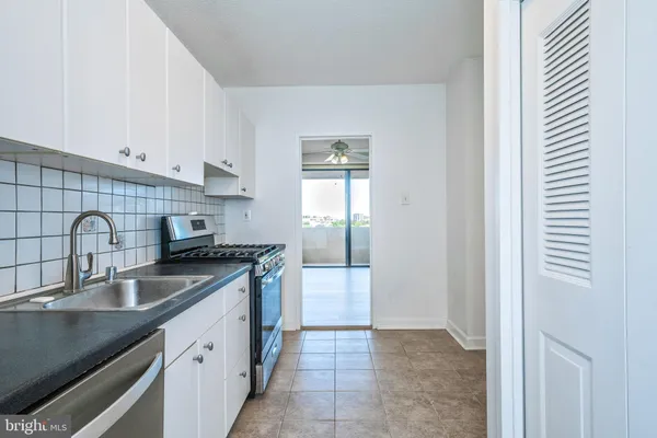 $2,000 | 4141 North Henderson Road, Unit 822, Arlington, VA 22203