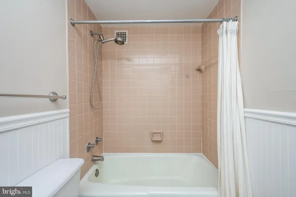 $2,000 | 4141 North Henderson Road, Unit 822, Arlington, VA 22203