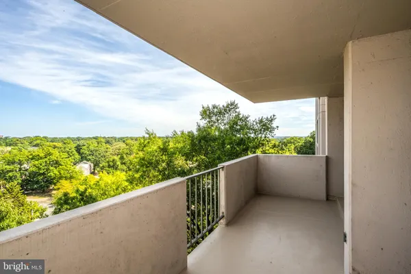 $2,000 | 4141 North Henderson Road, Unit 822, Arlington, VA 22203