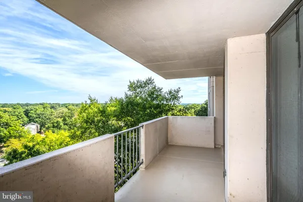 $2,000 | 4141 North Henderson Road, Unit 822, Arlington, VA 22203