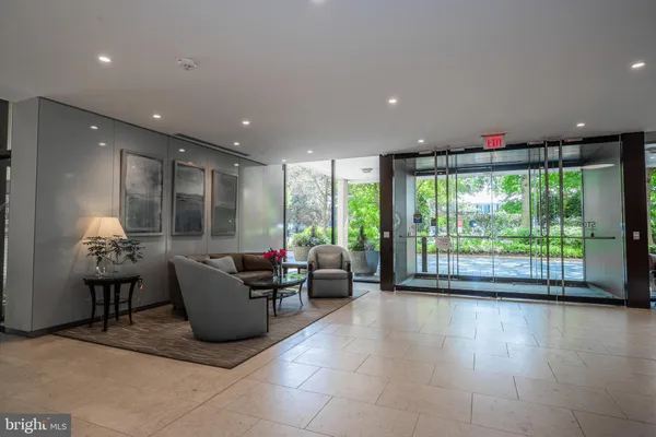 $2,000 | 4141 North Henderson Road, Unit 822, Arlington, VA 22203