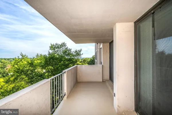 $2,000 | 4141 North Henderson Road, Unit 822, Arlington, VA 22203