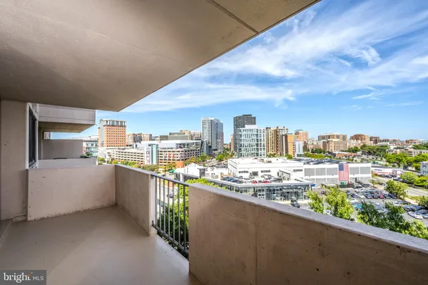 $2,000 | 4141 North Henderson Road, Unit 822, Arlington, VA 22203