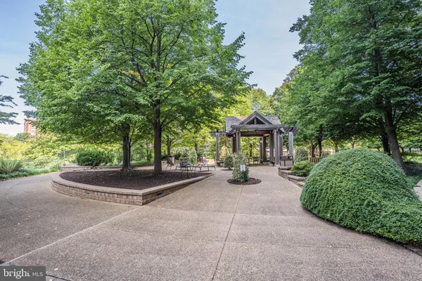 $2,000 | 4141 North Henderson Road, Unit 822, Arlington, VA 22203