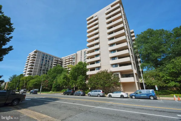 $2,000 | 4141 North Henderson Road, Unit 822, Arlington, VA 22203