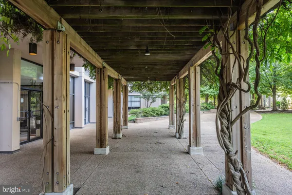 $2,000 | 4141 North Henderson Road, Unit 822, Arlington, VA 22203