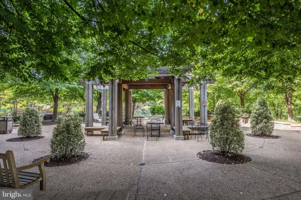 $2,000 | 4141 North Henderson Road, Unit 822, Arlington, VA 22203