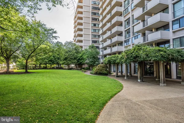 $2,000 | 4141 North Henderson Road, Unit 822, Arlington, VA 22203