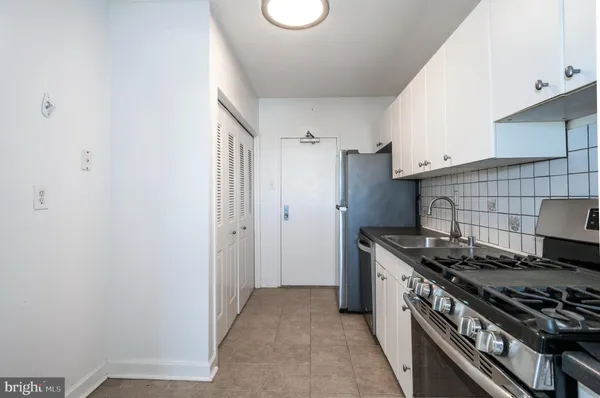 $2,000 | 4141 North Henderson Road, Unit 822, Arlington, VA 22203