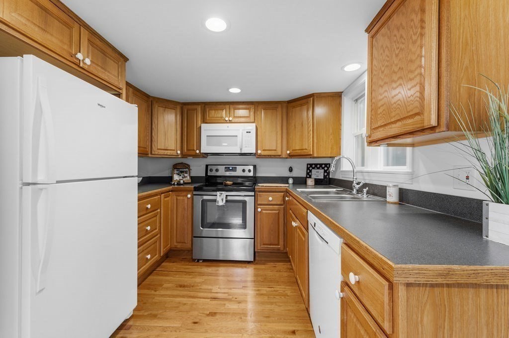 66 Middle Road Acushnet, MA 02743 - Photo 8 of 42