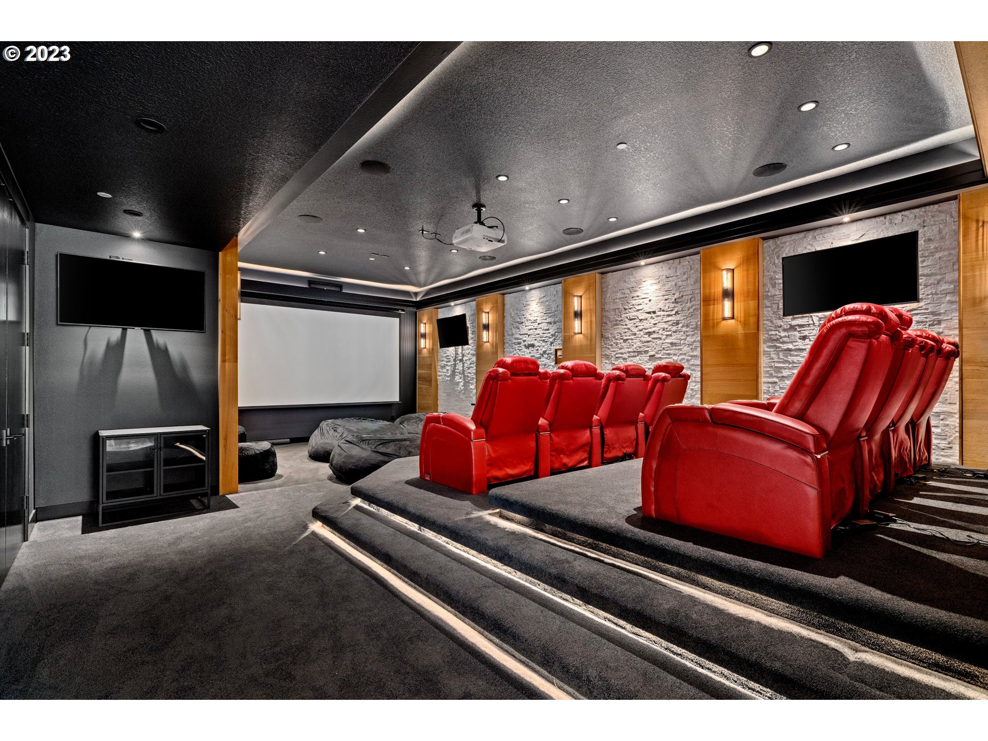 3617 Northwest McMaster Drive Camas, WA 98607 - Photo 30 of 48 a living room with furniture