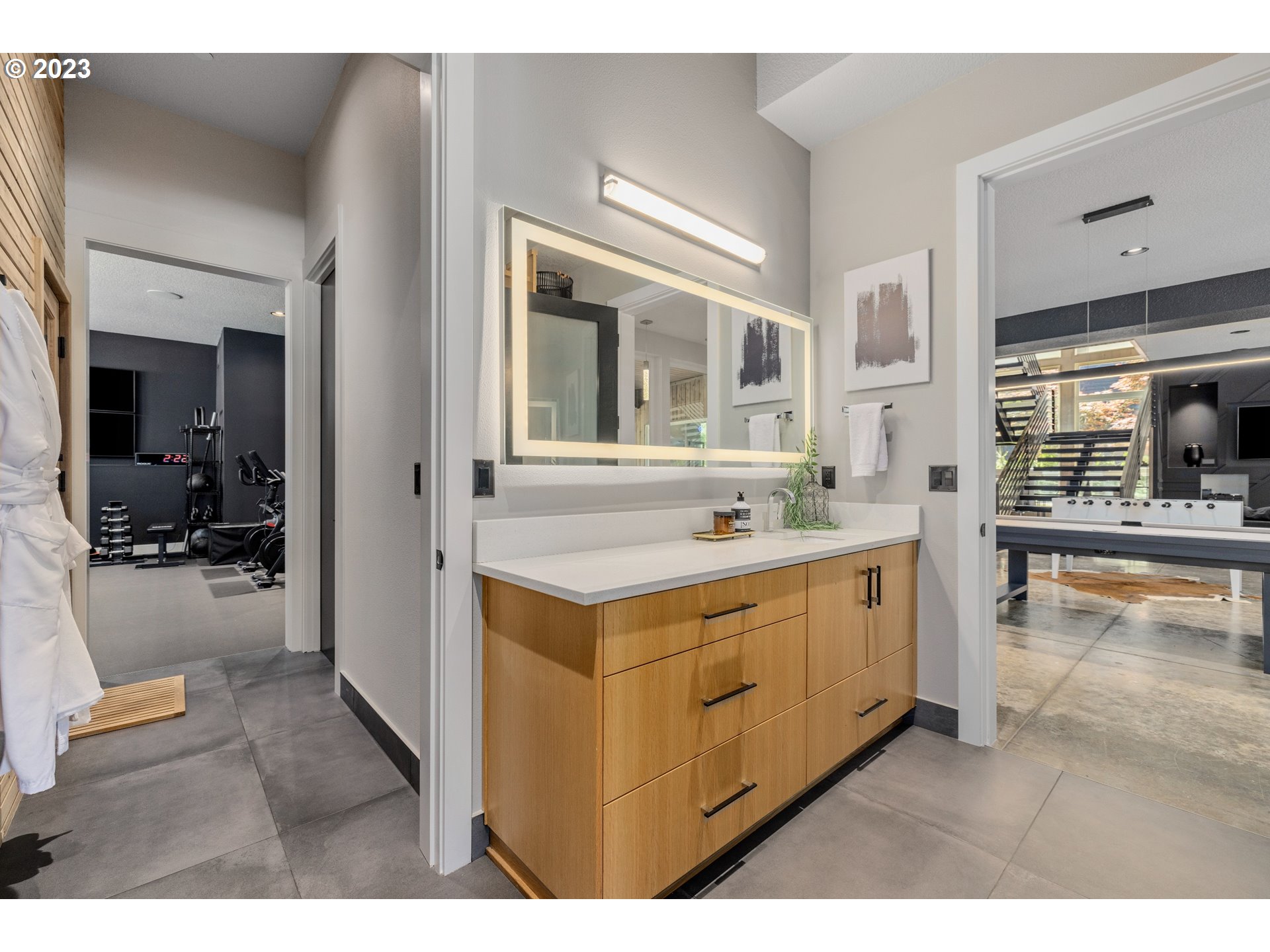 3617 Northwest McMaster Drive Camas, WA 98607 - Photo 34 of 48 a bathroom with a sink a mirror and a bathtub