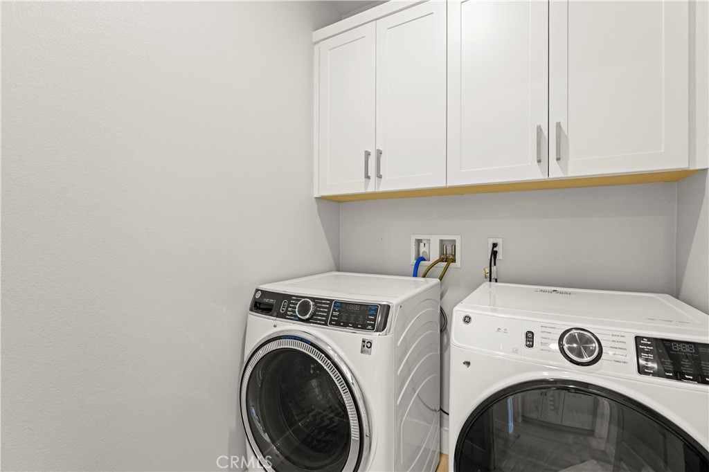 259 Chorus Irvine, CA 92618 - Photo 21 of 56 a utility room with dryer and washer