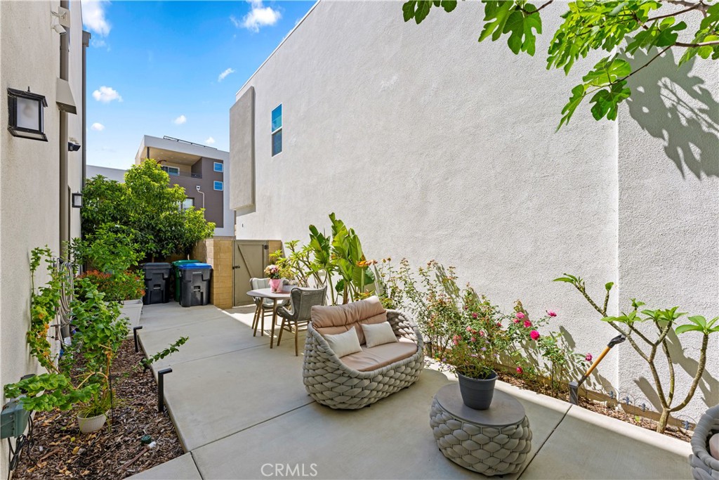 259 Chorus Irvine, CA 92618 - Photo 43 of 56 a view of a patio with plants and flowers