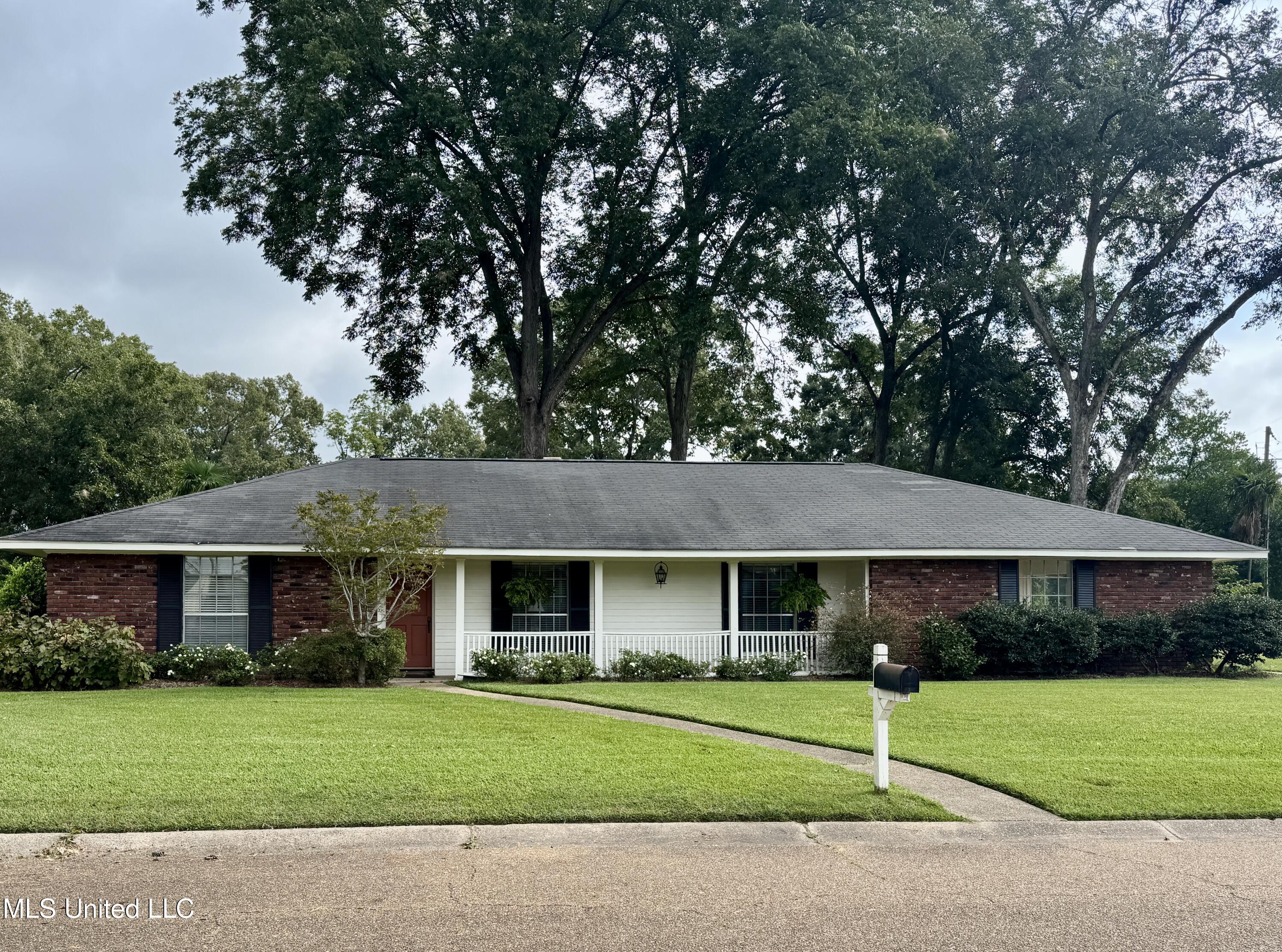 101 North Meadow Road Natchez, MS 39120 - Photo 1 of 57 IMG_4556