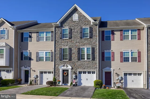 $320,000 | 938 Stonehaven Way, York, PA 17403