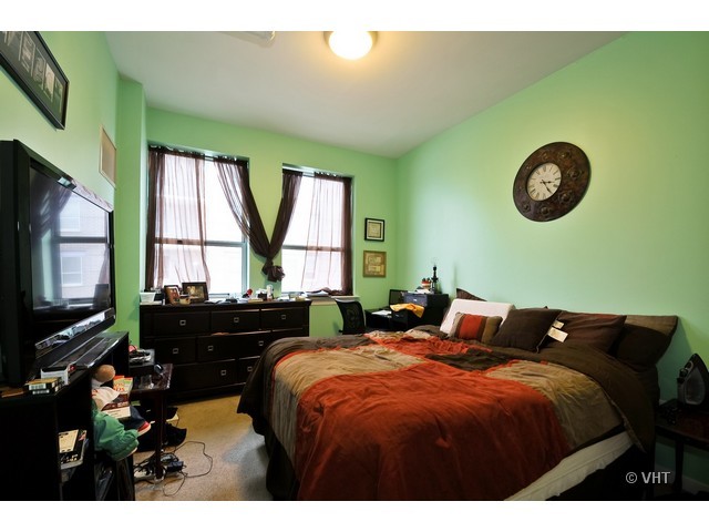 511 West Division Street, Unit 312 Chicago, IL 60610 - Photo 6 of 10 a bedroom with a bed and a flat tv screen next to a window