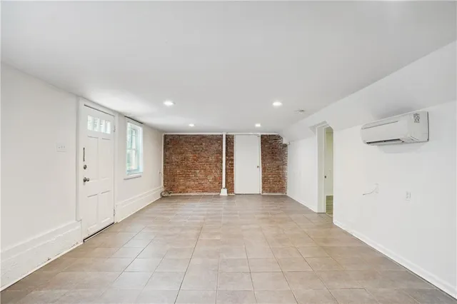 $1,950 | 940 North Carrollton Avenue, Unit A, New Orleans, LA 70119