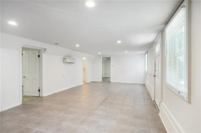 $1,950 | 940 North Carrollton Avenue, Unit A, New Orleans, LA 70119