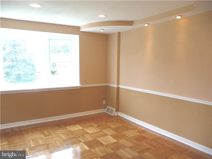 8413 Lynnewood Road Philadelphia, PA 19150 - Photo 4 of 18 Living Room
